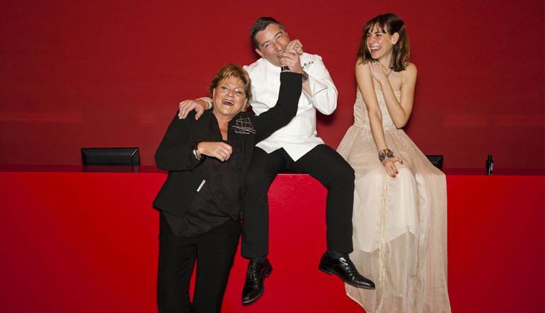 One month. One hotel. The Journalist. Amazing guests. Let’s Shake it. | Hotel de Cinco Estrellas en Barcelona | Hotel Omm | Whatsup