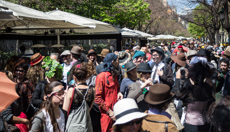 ¡Con sombreros y a lo loco! | Hotel de Cinco Estrellas en Barcelona | Hotel Omm | Whatsup