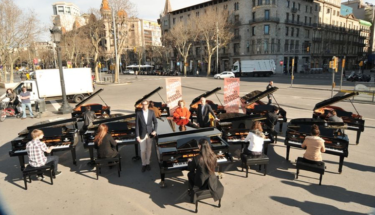 El Paseo de Gracia lleva cola | Hotel de Cinco Estrellas en Barcelona | Hotel Omm | Whatsup
